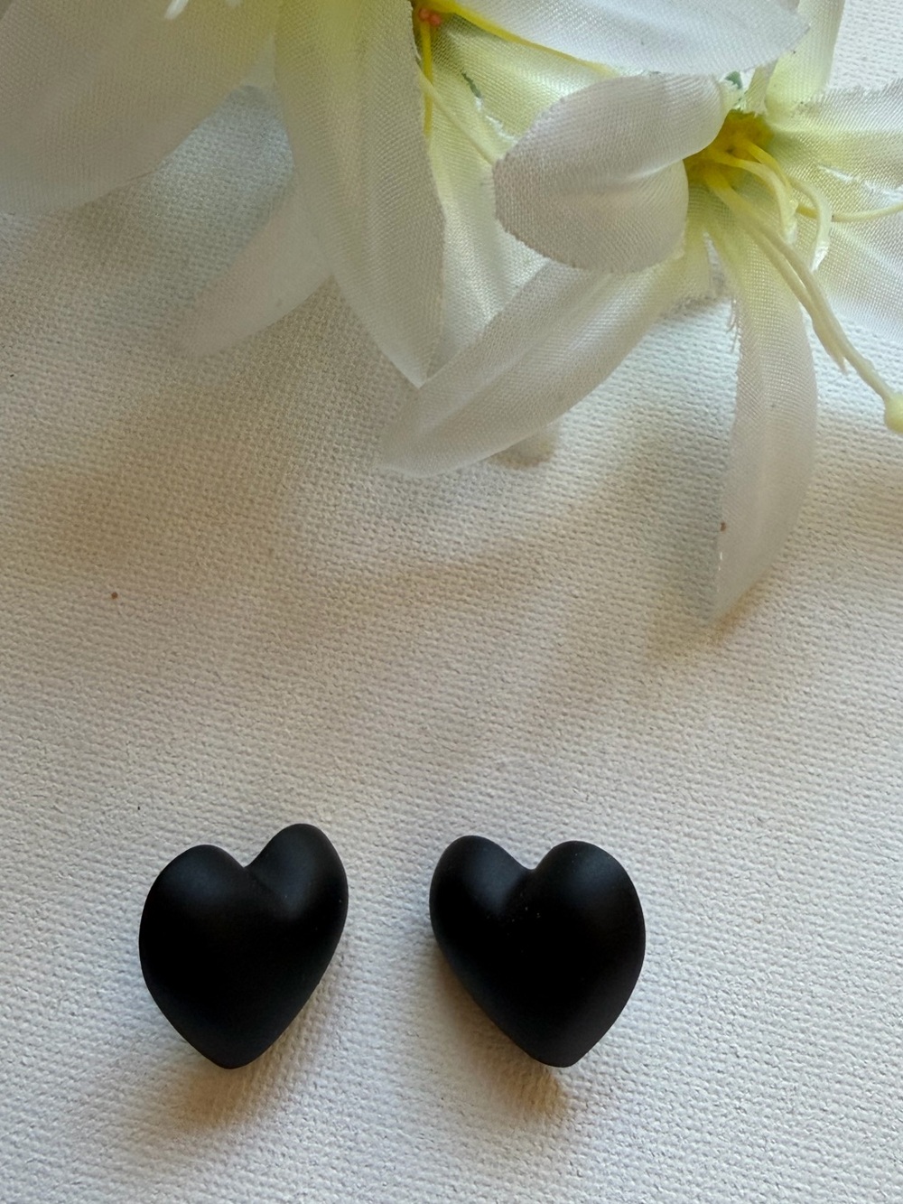 Roxanne Assoulin Authentic Puffing Black Heart Stud Earrings NEW